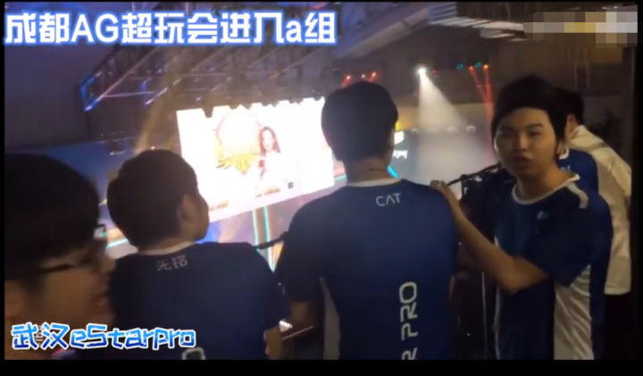 王者荣耀世冠抽签各战队有什么反应？猫神竟直接瘫倒