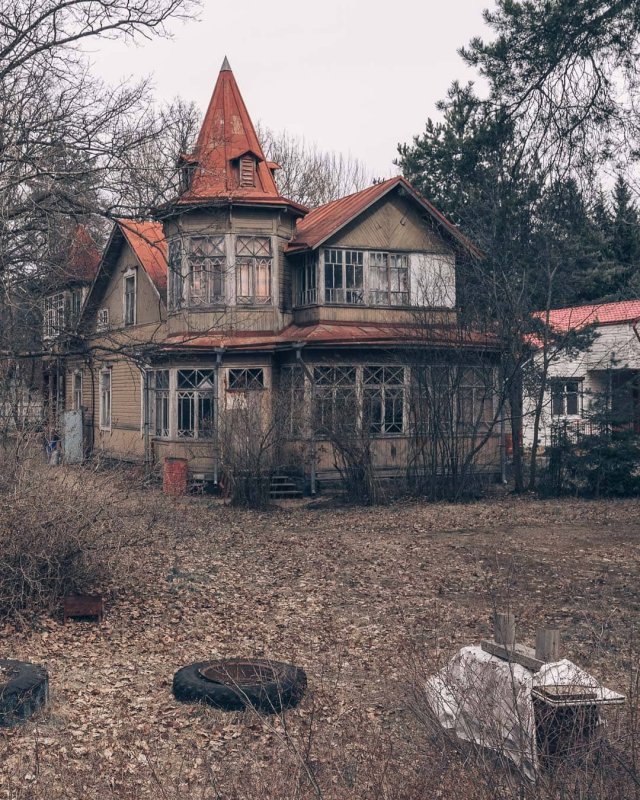 豪华却一个个废弃这些俄罗斯老别墅你心动吗