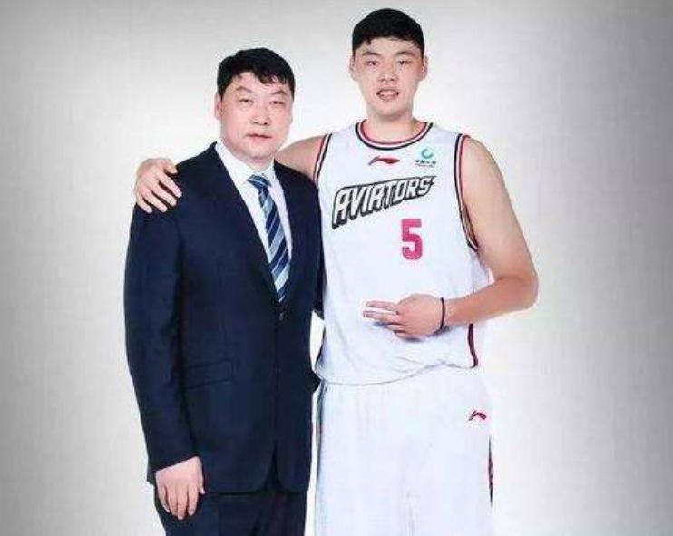 赵义明父亲是中国男篮名宿赵仁斌赵义明之所以能有如此高的天赋和扎实