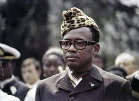 蒙博托前任总统小卡比拉也不遑多让,他除了用残酷的手段对待政敌,死守