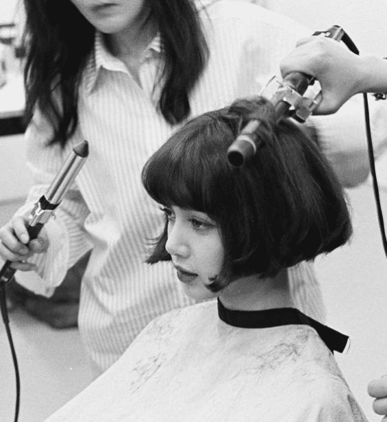 lisa新专辑回归剪短发,酷炫偶像变身甜美爱豆,粉丝大呼受不了