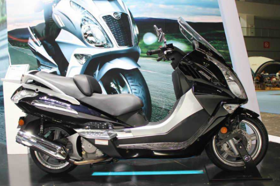 春风250级别巡航踏板,单缸卧式 水冷电喷14.6kw,1.78万