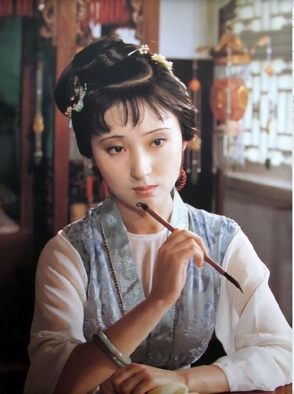 林黛玉|林黛玉去世前后，究竟遭遇了什么？作者用一丫头预示了答案