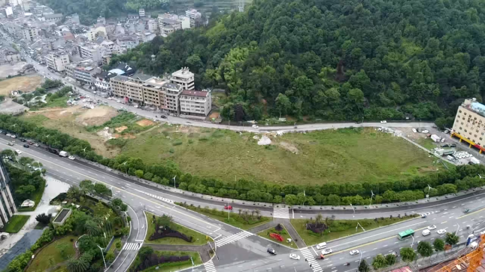 周边有桥头镇第七小学,桥头综合高中,永嘉县实验学校,桥头镇朱涂小学