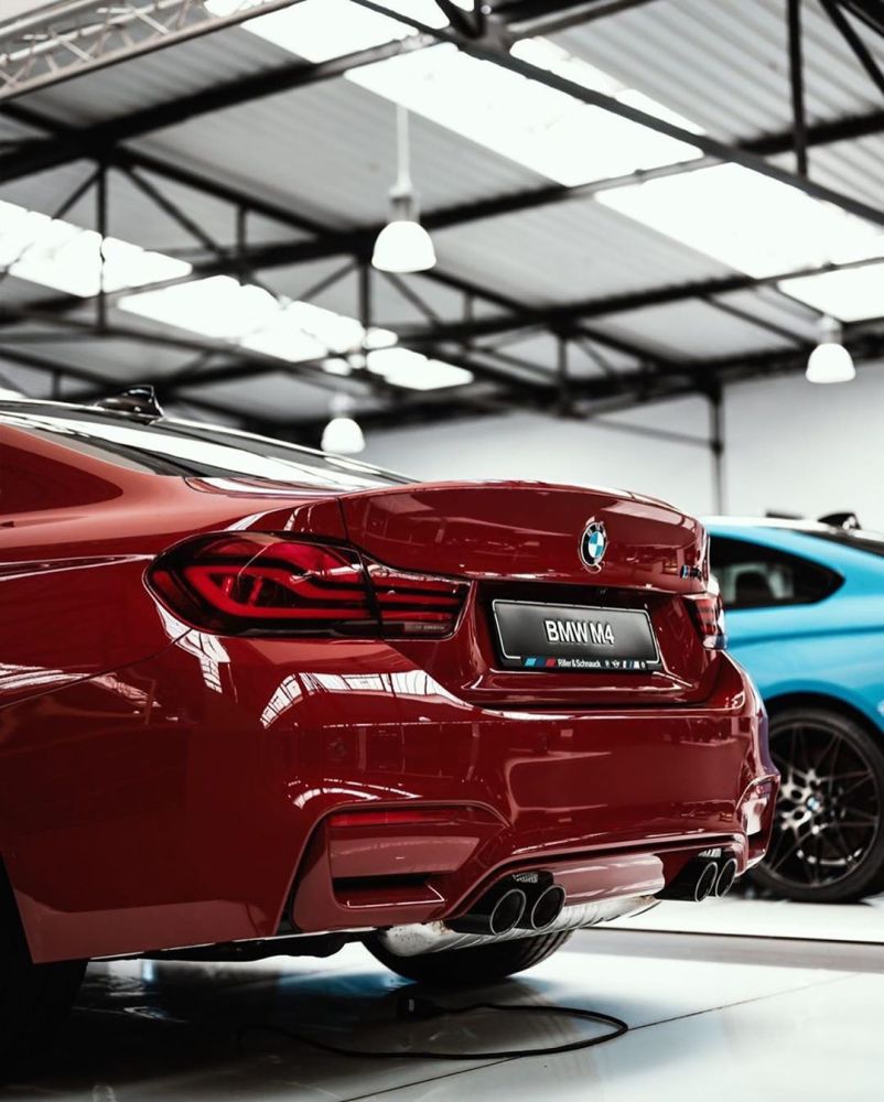宝马m4,红色外观时刻激发你的驾驶欲望