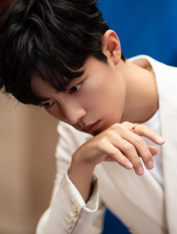 肖战|肖战复出又遇难题？获“烂片之王”称号，顶流男神何时才回归