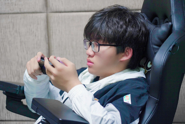 qg杰杰碰碰车11连胜创纪录巅峰榜重返榜首新赛季或不再替补