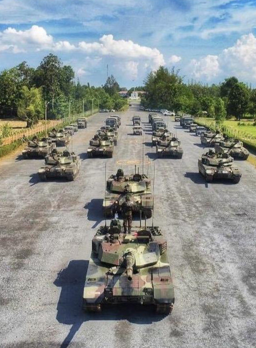 南方传来震撼一幕大批王牌坦克列阵受阅中国制造就是霸气
