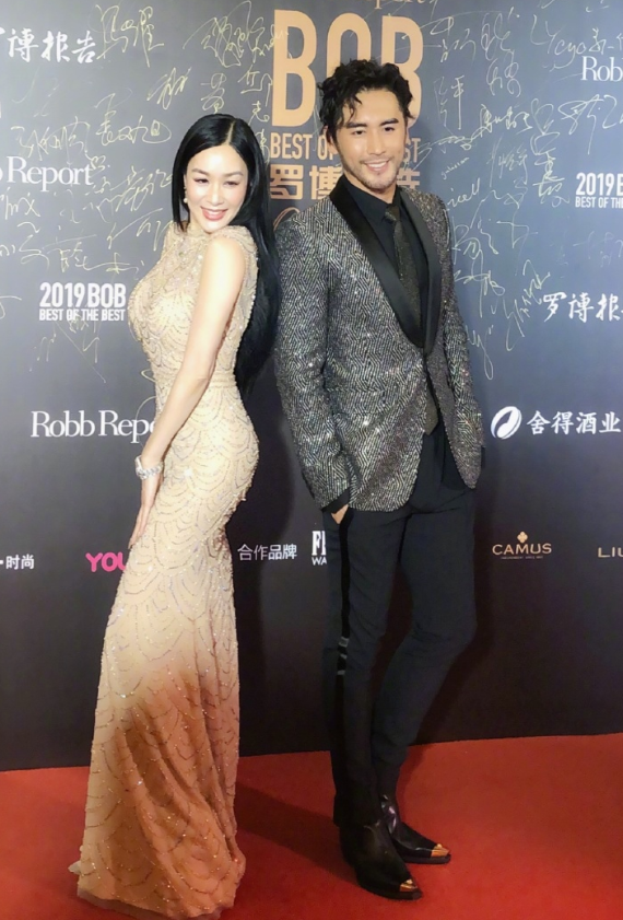 钟丽缇|钟丽缇也“装”不住了，未修图曝光没法看，大妈年纪太真实了