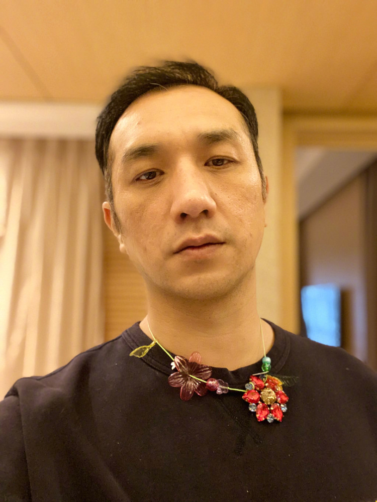 因为这件事的爆出,演员黄觉在微博中写道,他想把自己的认证改为奥斯卡