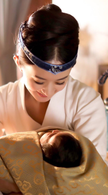 《知否》:有谁注意到明兰生完孩子后,头上戴的一条布,这到底有什么用?