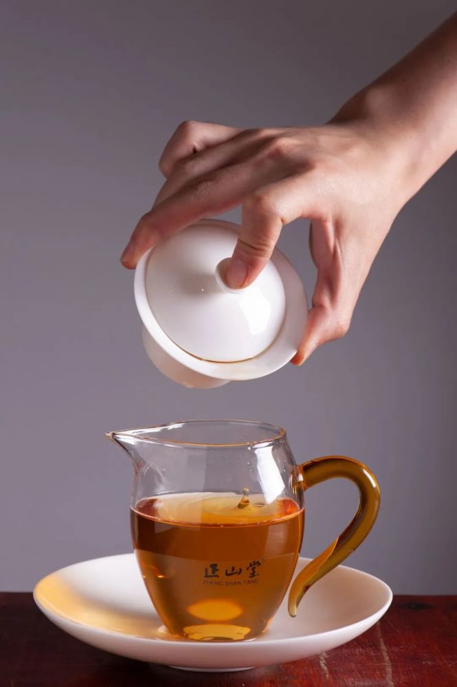 喝茶有道,这是一项养生的艺术,适当饮用才能发挥出茶的真正效能.