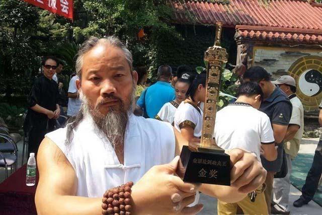 鲜宗丽不仅是绝色佳人,还出身武术世家,师承青城山道教协会张明心会长