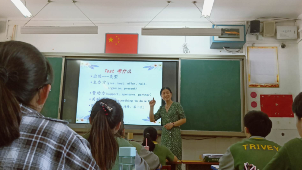 荣誉缠身学校里的这些老师翠微中学师资力量雄厚,拥有武汉市学科带头