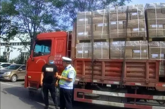机动车行驶证|所带证件都有问题 “四假”司机被抓现行