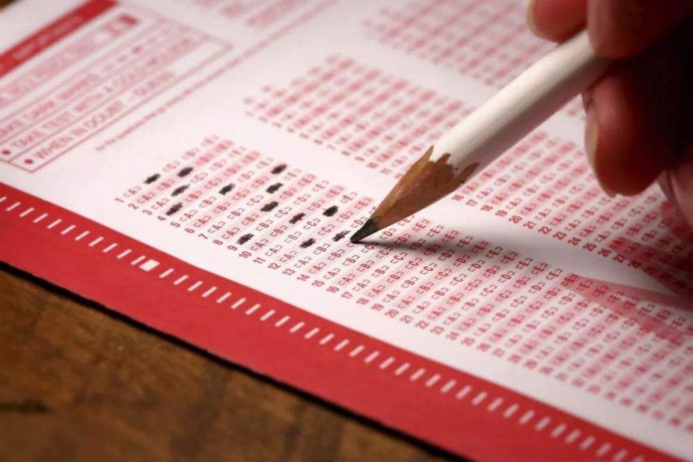 高考涂答题卡时 为何要用2b铅笔 阅卷老师 和你的成绩息息相关 腾讯新闻