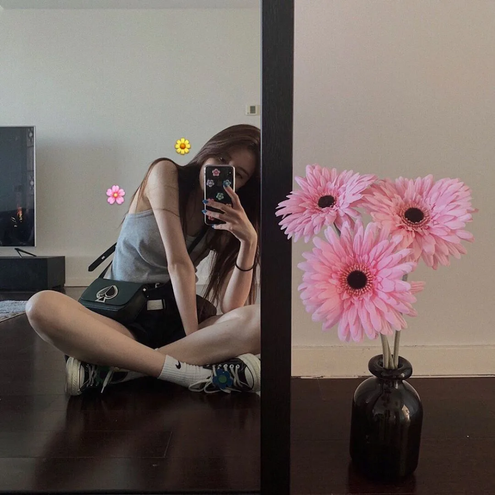 对镜自拍新姿势,宋妍霏,周雨彤姐妹花也玩得太溜了!_腾讯新闻