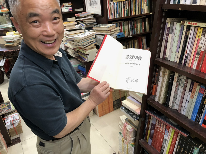 书店|【特写】疫情之下，上海最大民营二手书店“触网”