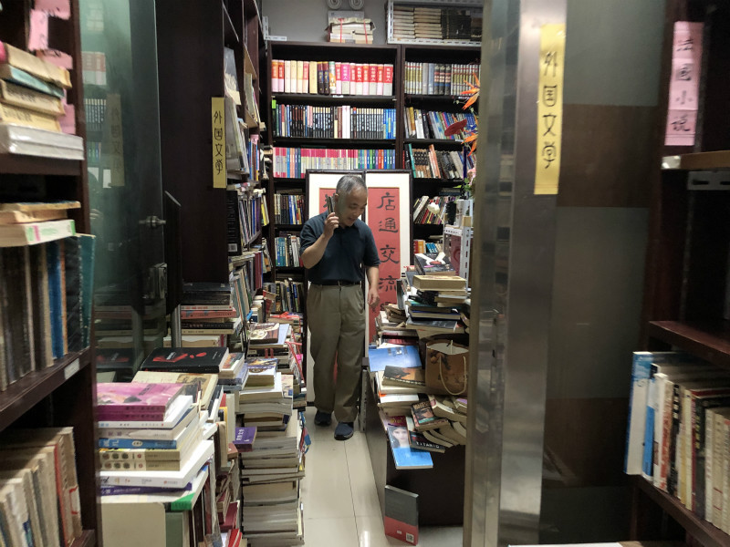 书店|【特写】疫情之下，上海最大民营二手书店“触网”