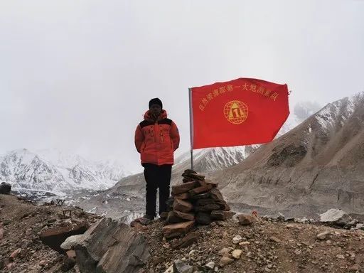 珠穆朗玛峰|点赞！他们为珠峰量身高
