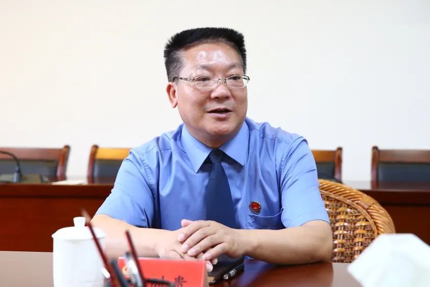 张时贵检察长指出,市院党组高度重视优秀公诉人的培养工作,并提出了五