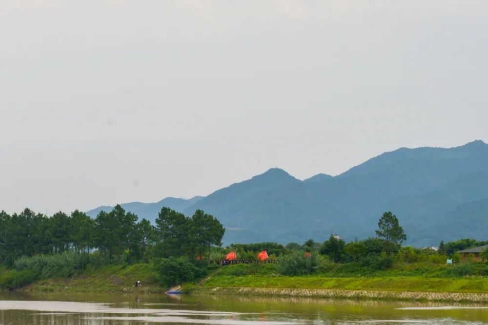红色基地在与义乌交界的金东区孝顺镇低田村江滩上(当地人称"麦磨滩")