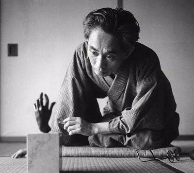 吞煤气自杀的川端康成初恋订婚一月和他绝交他因20元悔恨终生