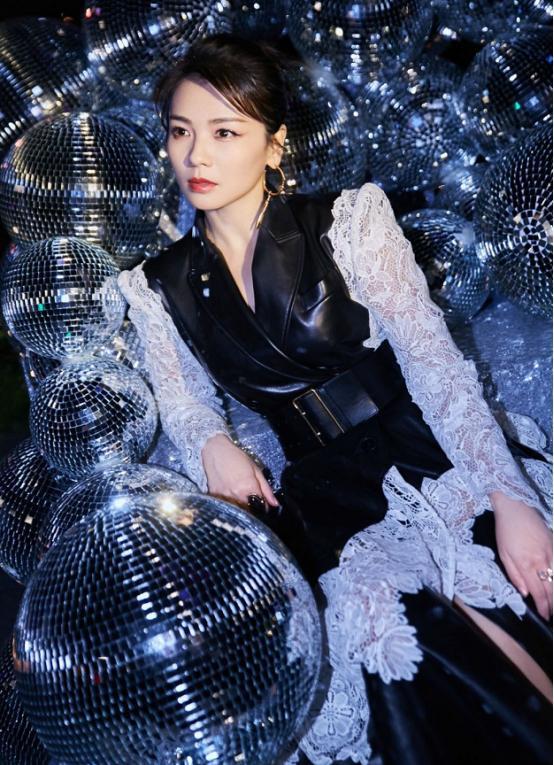 刘涛复出5年还四亿 她比刘涛更牛 老公欠债12亿复出一周还清 腾讯新闻