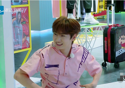 汪苏泷|《奔跑吧》首次撕名牌，蔡徐坤成赢家，汪苏泷被连撕3次，实力太弱