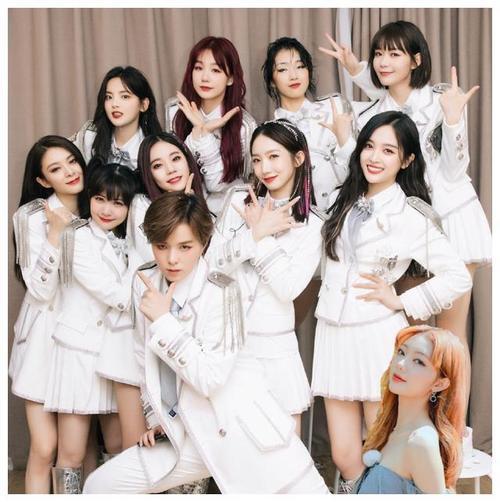 杨超越|杨超越辍学村花一个，除了哭啥都不会，凭啥只用2年就收入千万？