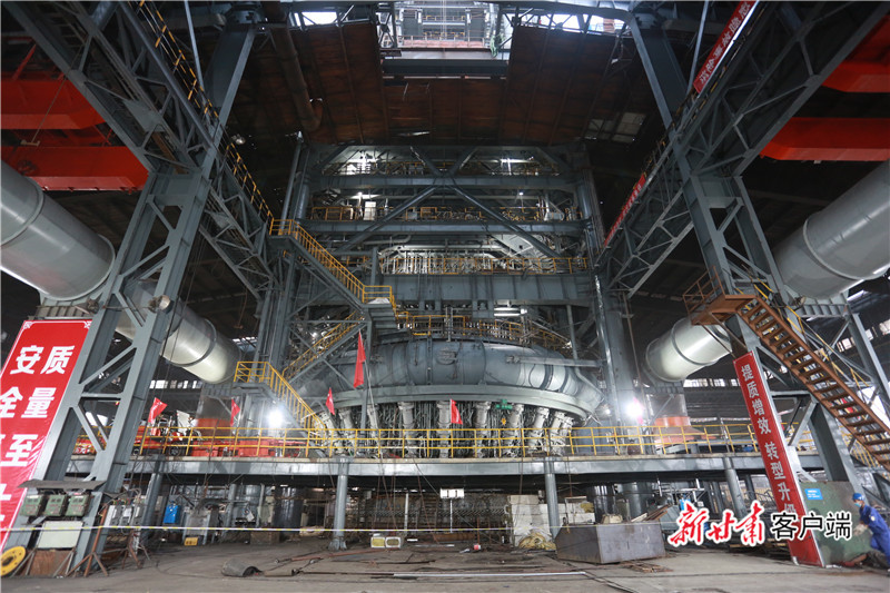 酒钢7号高炉正式出铁投产