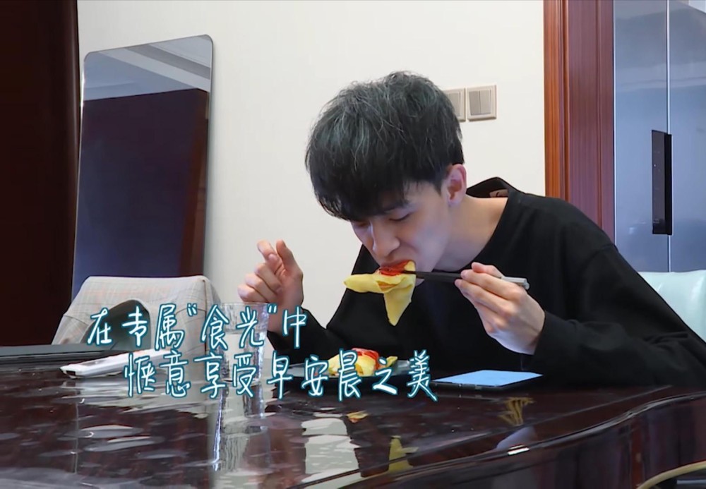 秦霄贤尝试做饭卖相很好观众的反应是这样的