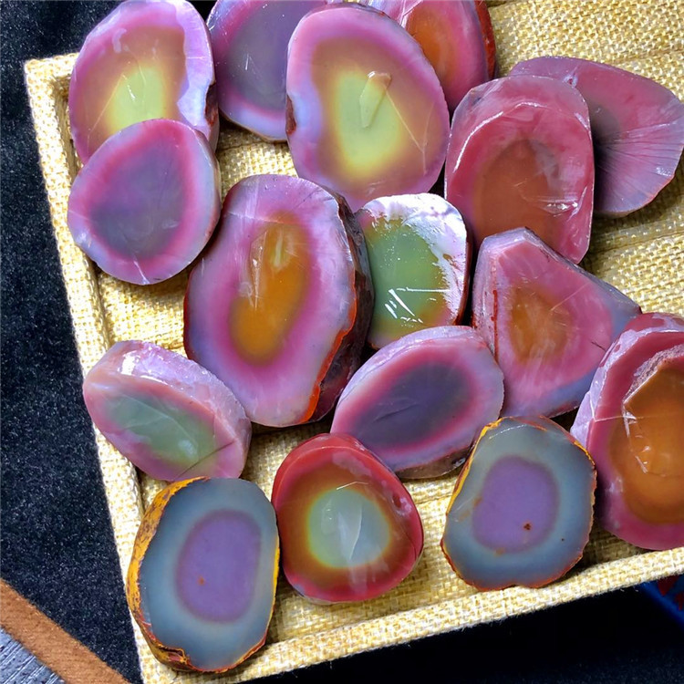 玛瑙里的七彩仙子,精美的盐源玛瑙_腾讯新闻