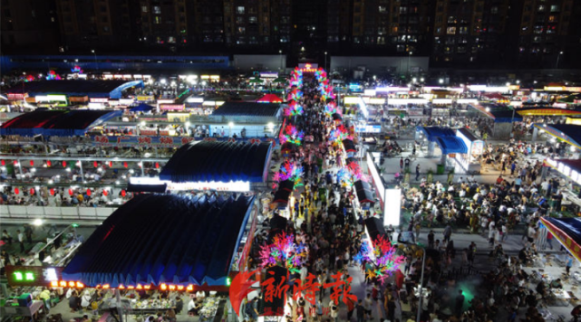 1日晚位于水屯路与新黄路交叉口东北南徐水岸名邸夜市正式开业济南夜