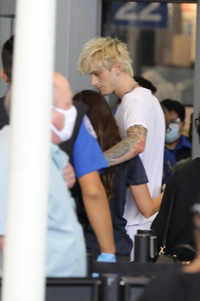 梅根·福克斯|34岁梅根·福克斯出街照！变形金刚女郎身材抢眼，新男友帅气爆表