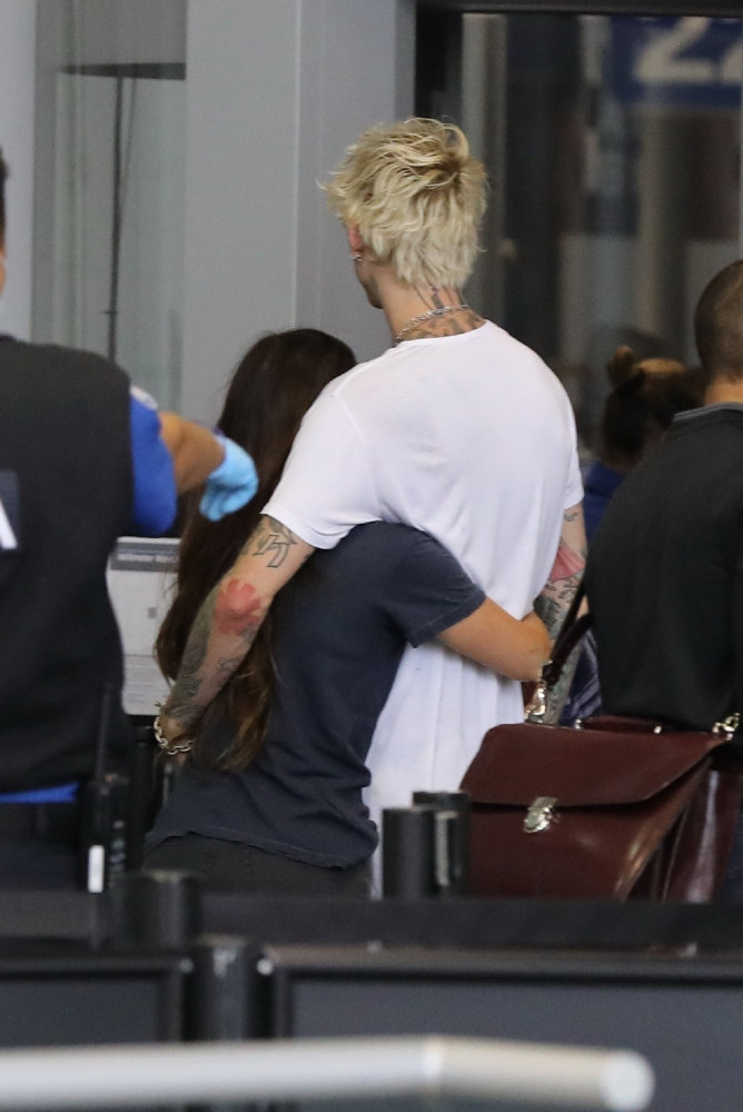 梅根·福克斯|34岁梅根·福克斯出街照！变形金刚女郎身材抢眼，新男友帅气爆表