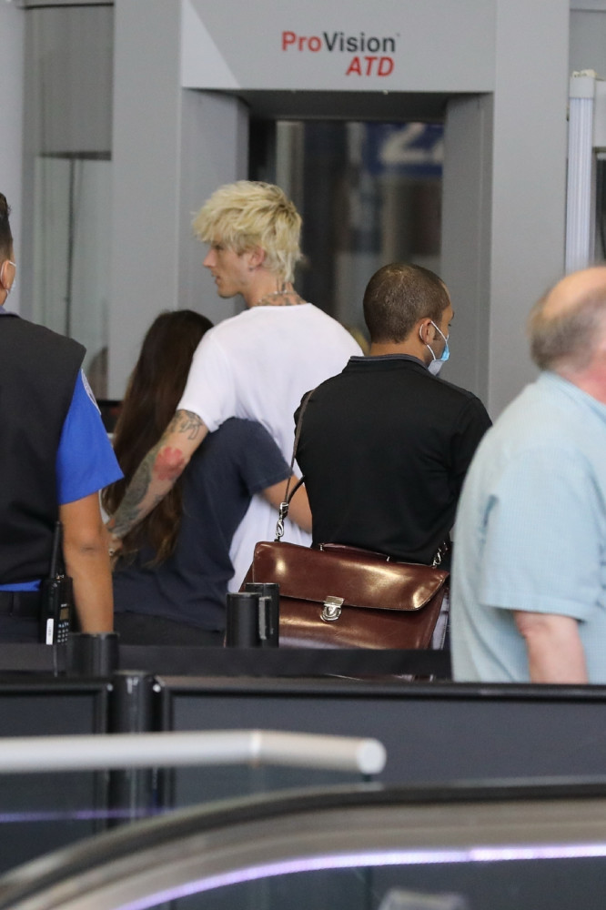 梅根·福克斯|34岁梅根·福克斯出街照！变形金刚女郎身材抢眼，新男友帅气爆表