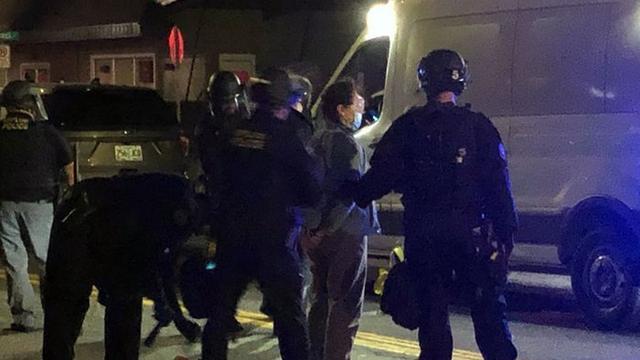 警察直接抓人了