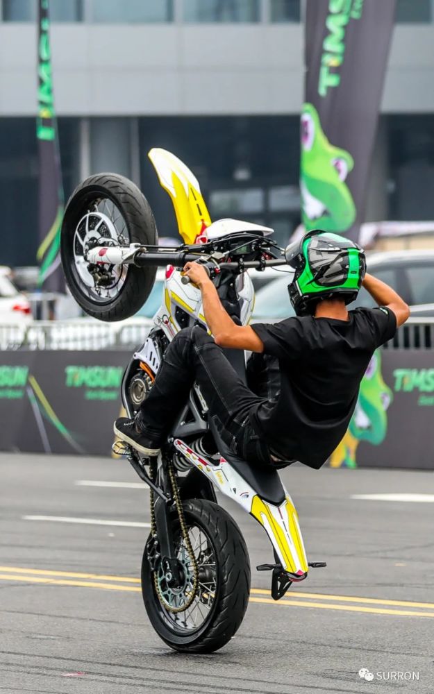 国潮滑胎席卷古城