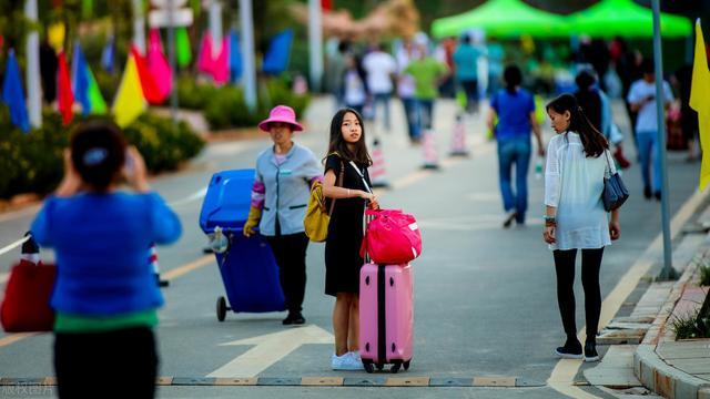 多地相继出现疫情反复 高校九月能开学吗 家长担心不已 腾讯新闻