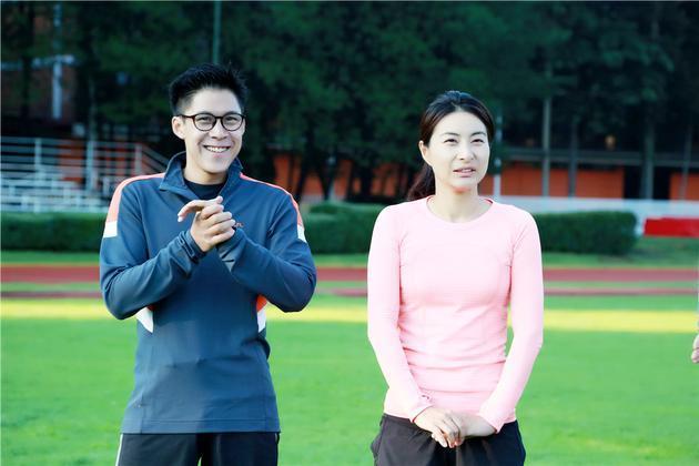 郭晶晶|同样是一妻多妾豪门，霍家和谐还养出了最宠妻后代，郭晶晶太幸福