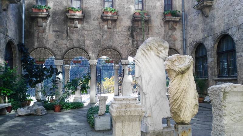 国家历史博物馆|保加利亚博物馆收藏一本铜书，书中几千年前的名言，还有借鉴作用