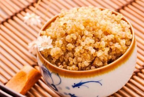 燕麦|藜麦和燕麦哪种对血糖好，更适合糖尿病人吃？真实对比数据告诉你