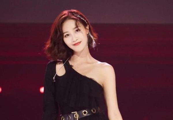 乘风破浪的姐姐|《乘风破浪的姐姐》第四次公演录制完毕，五位出道女星已隐隐若现