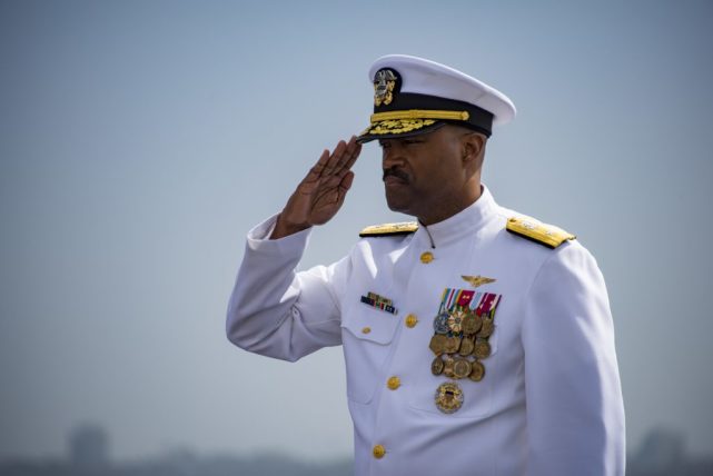 美国海军少将霍尔西,由非洲裔将担任工作组负责人,可以看出美国海军的