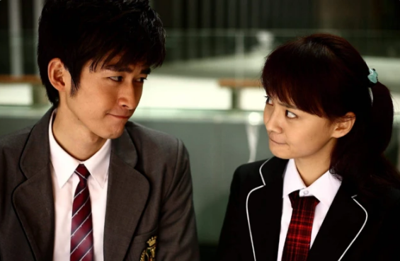 郑爽|真要复合？张翰戴郑爽情侣戒后，郑爽又跳俩人定情之作主题曲