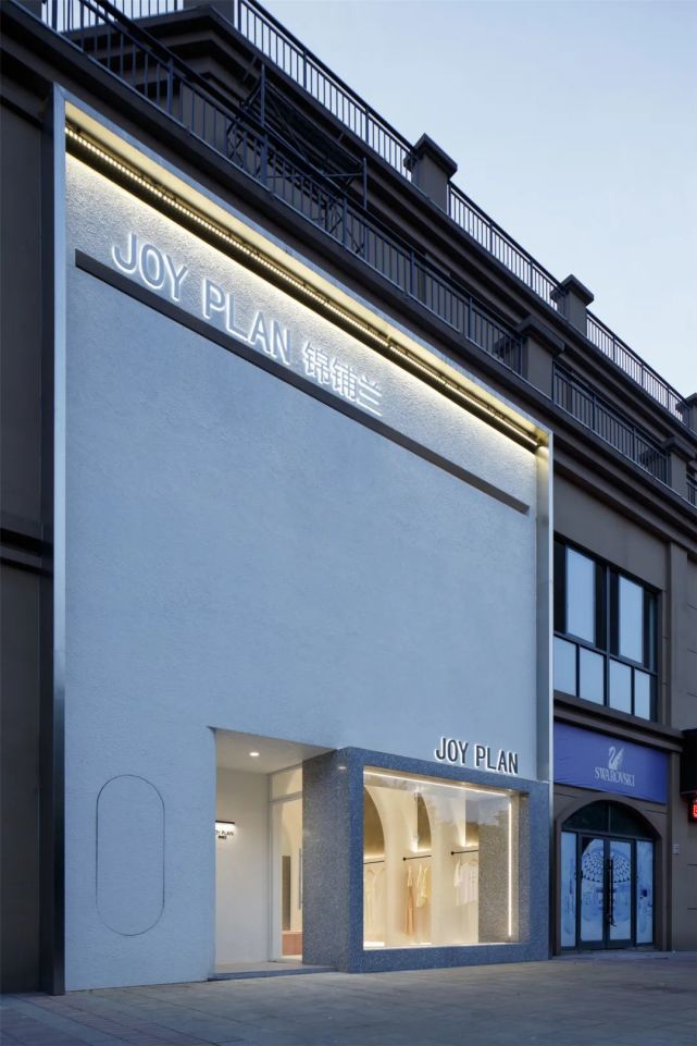 走进这家服装店仿佛进入埃舍尔的画里