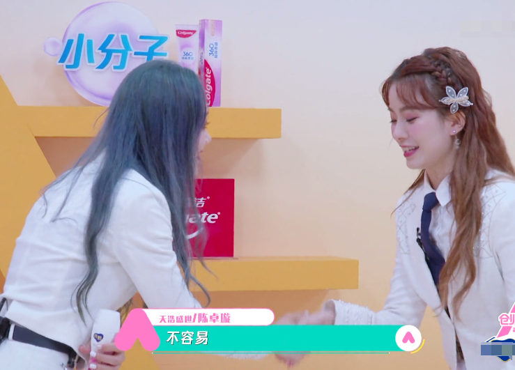 陈卓璇|王艺瑾陈卓璇都成希林队友，当她们进门后，希林反应差别很明显！