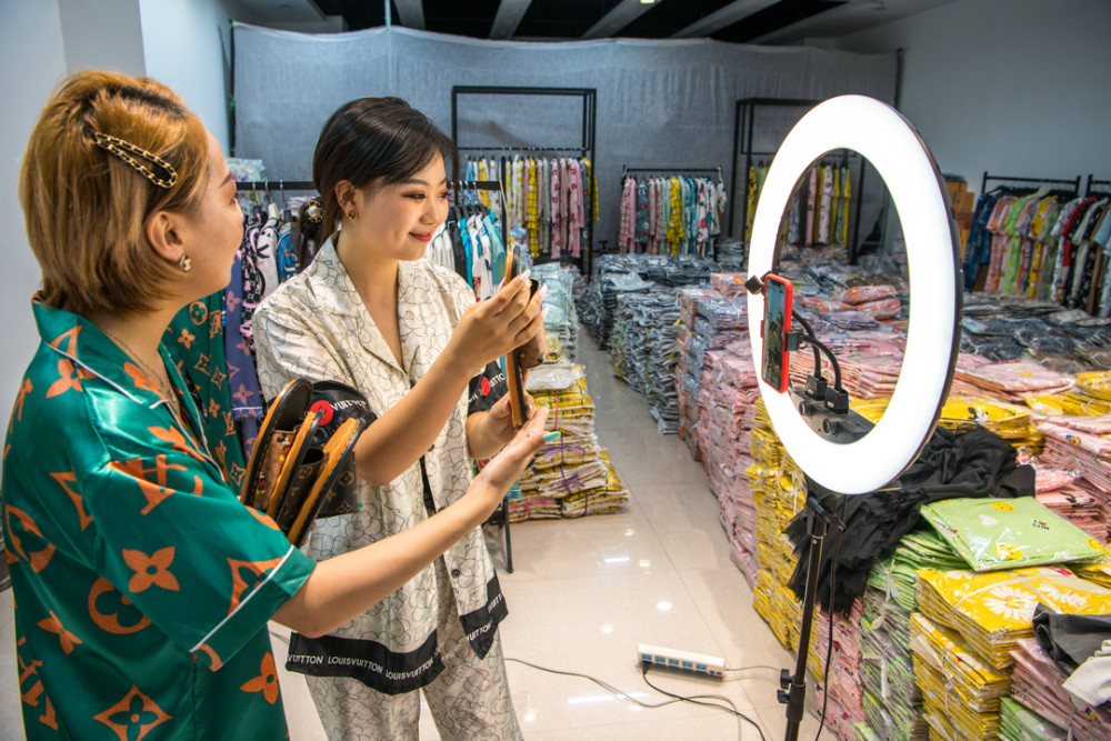 辽阳佟二堡:直播带货拉动电商新业态