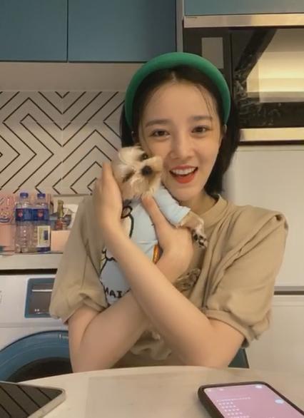 陈小纭|又被疑分手？于小彤被问陈小纭表情尴尬，女方动作不断似有预兆